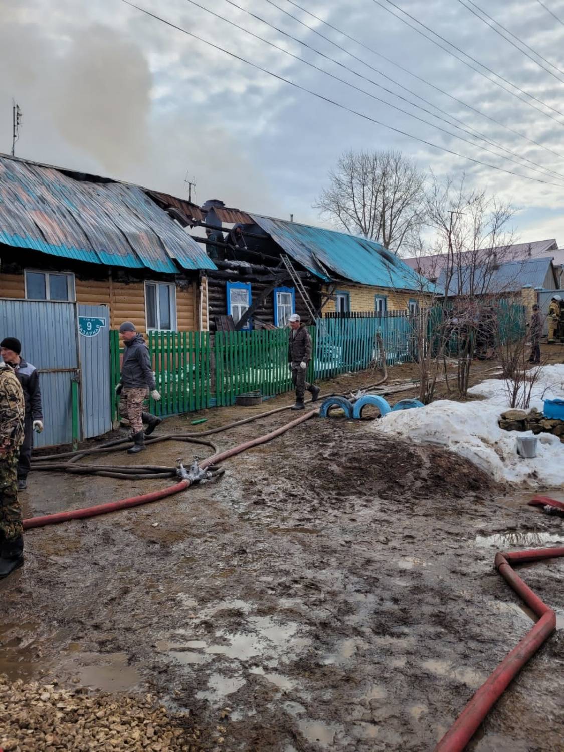 Волжская ПРАВДА - В п.Морки (Марий Эл) в результате пожара поврежден  многоквартирный дом