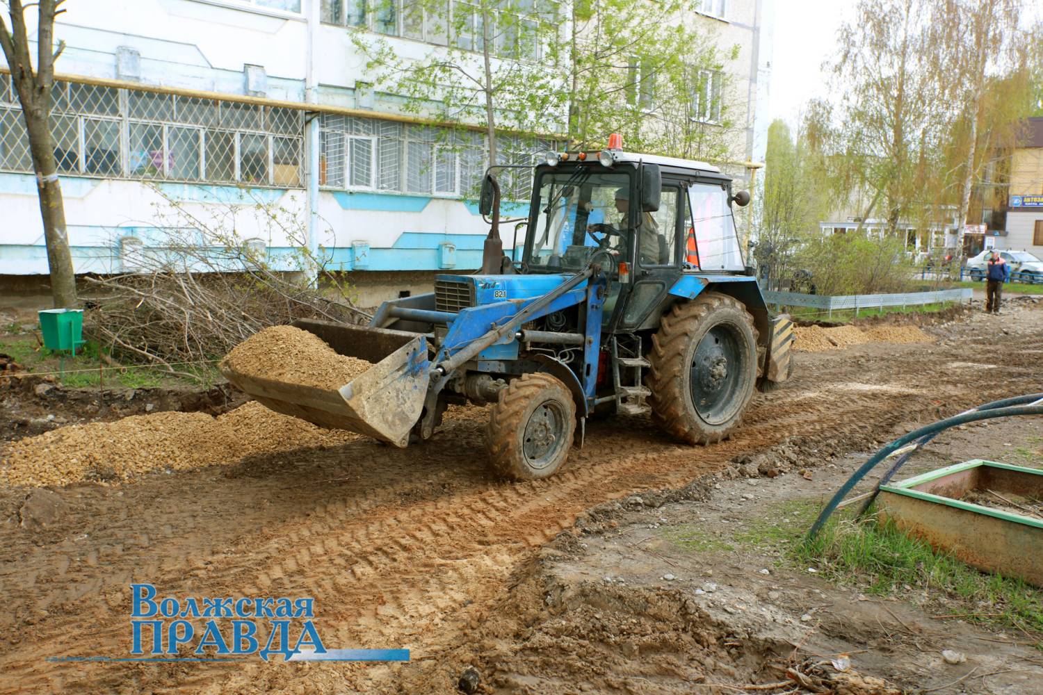 Волжская ПРАВДА - У дома на Прохорова, 116 в Волжске (Марий Эл) ведутся  «раскопки»