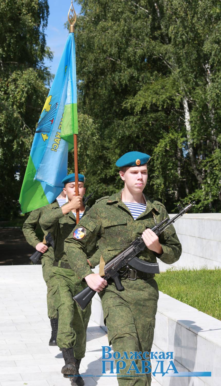 Волжская ПРАВДА - Праздник голубых беретов в Волжске (Марий Эл)